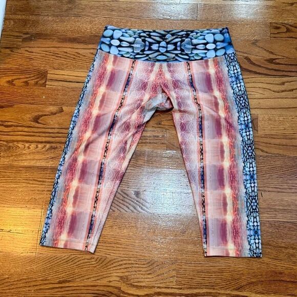 The OM Collection Capri Leggings. Size Medium. - Picture 1 of 7
